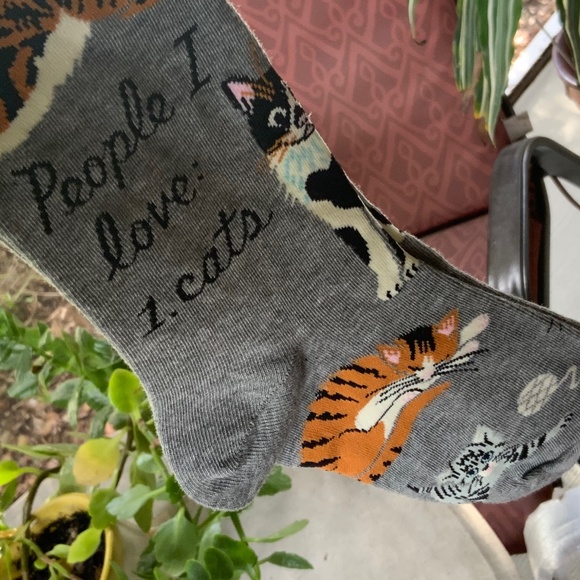 BLUE Q 🐾 Fab Fun Loving WOMENS CREW SOCKS⭐️ PEOPLE I LOVE -CATS  ⭐️New w/ TAGS - Picture 7 of 10